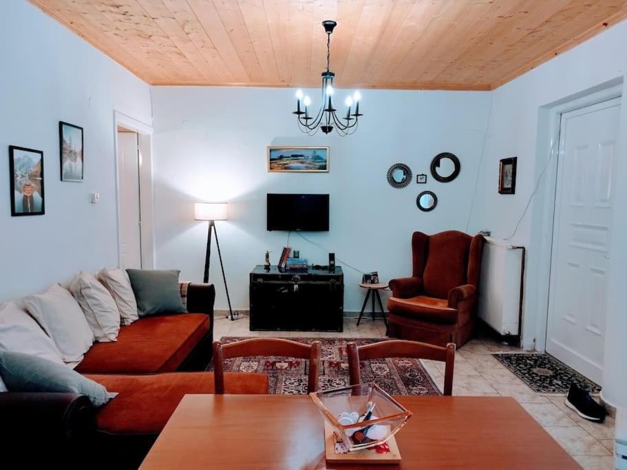 Cozy Cottage For 4 Lavdhas ภายนอก รูปภาพ