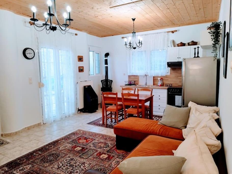 Cozy Cottage For 4 Lavdhas ภายนอก รูปภาพ